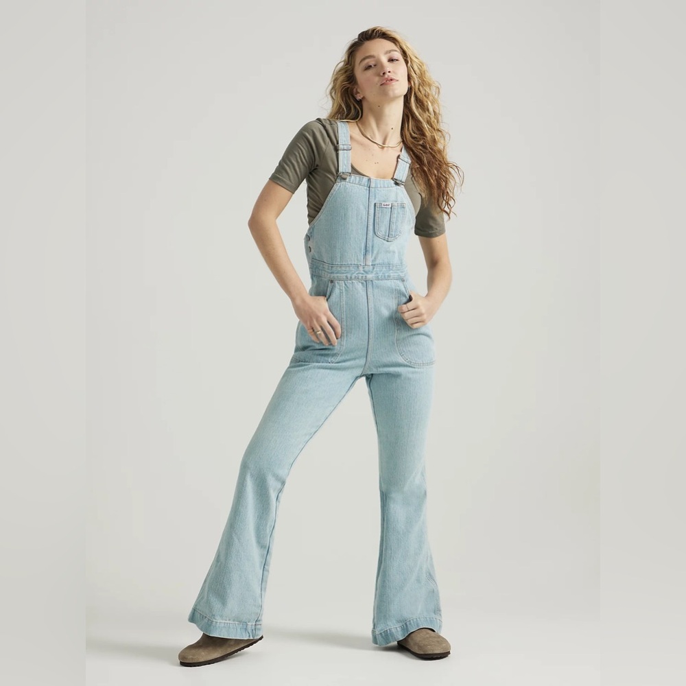 NWT New Lee European Collection Factory
Flare Overall Size S